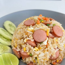 ข้าวผัดไส้กรอก
