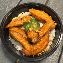 ข้าวหน้าปีกไก่ทอด