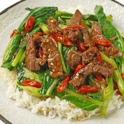 ข้าวเนื้อโคขุนคะน้าผัดน้ำมันหอย