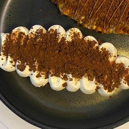 Whipprd-cream Ovaltine Flakes