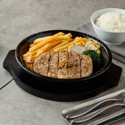 สเต็กหมูคุโรบุตะ เสิร์ฟพร้อมข้าวญี่ปุ่น