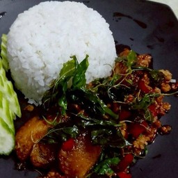 ข้าว กระเพราเยี่ยวม้า