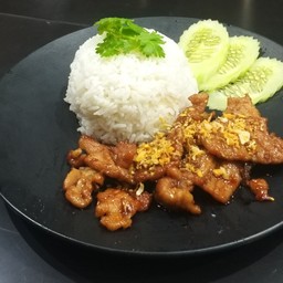 ข้าวราด ทอดกระเทียม