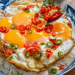 ข้าว+ไข่ดาว 3 ฟอง