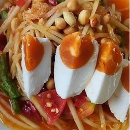 ส้มตำไทยไข่เค็ม