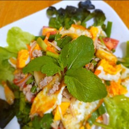 ยำไข่ดาวหมูสับ