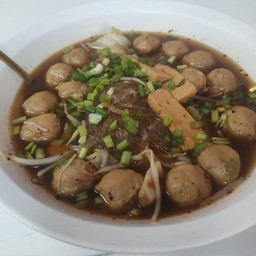 แกงเล้นลูกชิ้นเอ็นเด้ง