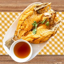 กะพงทอดราดน้ำปลา