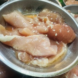 หมูหมักพริกไทยดำ