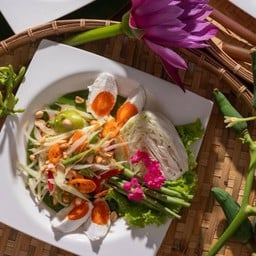 ส้มตำไทยไข่เค็ม