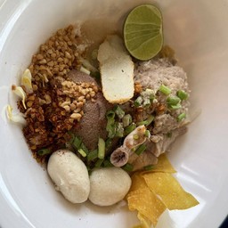 ก๋วยเตี๋ยวหมูแห้งยำ
