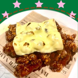 ไก่คาราเกะซอสเผ็ดเกาหลีออนท้อปมอสซาเรลล่าชีส