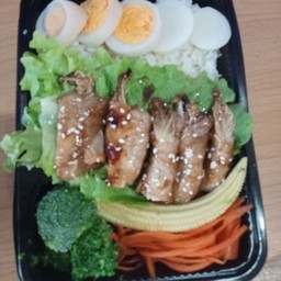 สามชั้นพันเห็ดเข็มทองพร้อมไข่ต้ม