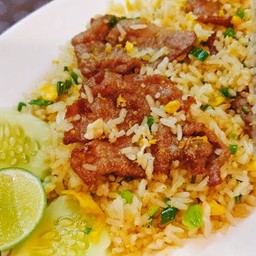 ข้าวผัดเนื้อสไลด์