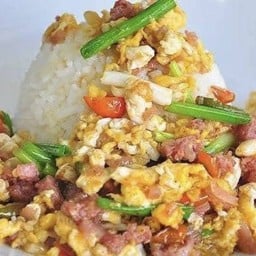 ข้าวราดไข่ผัดแหนม