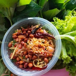 ยำแหนมข้าวทอด
