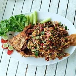 ปลาทับทิมทอดยำ