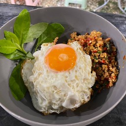 กะเพราหมูสับ ไข่ดาว พิเศษ