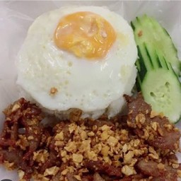 ข้าวหมูทอดกระเทียม