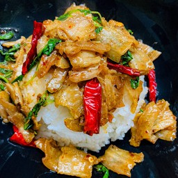 ข้าวกระเพราเบค่อน