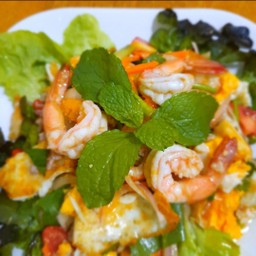 ยำไข่ดาวกุ้งสด