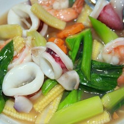 ราดหน้าเส้นใหญ่ทะเล