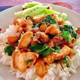ข้าวกะเพราหมูกรอบ