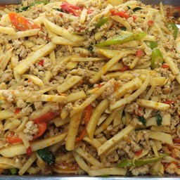 ข้าวราด กระเพราหน่อไม้