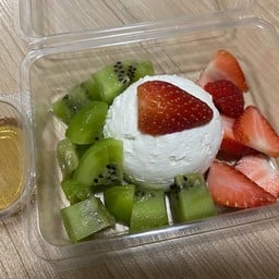 Fruits A Day ผลไม้ปอก&กรีกโยเกิร์ต