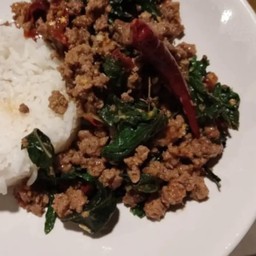 ข้าวกะเพราเนื้อสับ