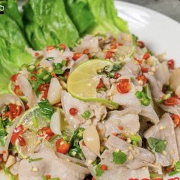 หมูสไลด์มะนาวแซ่บสดุ้ง