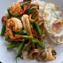 ผัดพริกแกงทะเล