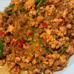 ข้าวกะเพราหมูสับวุ้นเส้น
