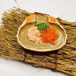 มันปูหิมะย่างหน้าเนื้อปูและไข่กุ้ง