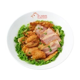 เส้นใหญ่ คั่วไก่ เบค่อน