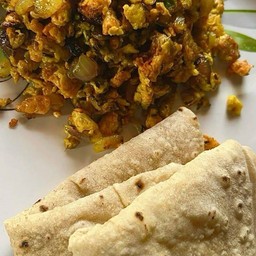 Qeema with Roti (spiced minced chicken)