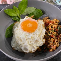 กะเพราหมูสับ ไข่ดาว