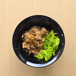 บะหมี่หน้าหมูตุ๋น + น้ำซุป