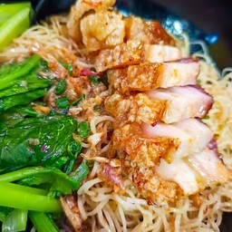 บะหมี่หมูกรอบ