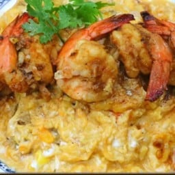 ข้าวไข่ข้นกุ้งกระเทียม