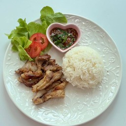 ข้าวหมูย่างจิ้มเเจ่ว