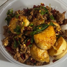 กะเพราเต้าหู้หมูสับ