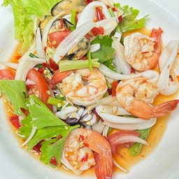 ยำรวมทะเล กุ้ง ปลาหมึก หอยแมลงภู่
