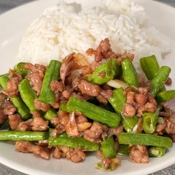 ครัวบ้านลุง กะเพราและอาหารตามสั่ง