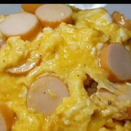 ข้าวไข่ข้นหน้าฮอทดอก