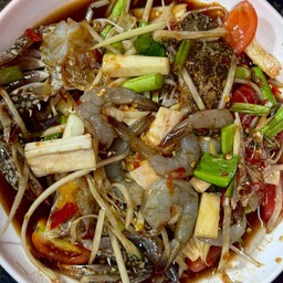 ตำกุ้งสดปูม้ายอดมะพร้าวอ่อน