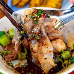 เด็กเส้นก๋วยเตี๋ยวเรืออยุธยา