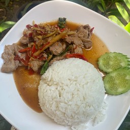 ผัดฉ่าหมูราดข้าว