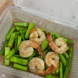 ผัดหน่อไม้ฝรั่งกับกุ้ง
