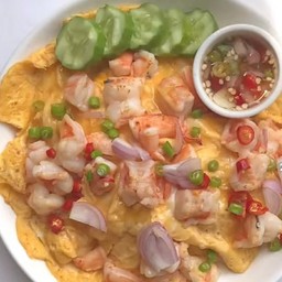 ข้าวไข่ข้นหน้ากุ้งหอมแดงพริกสด